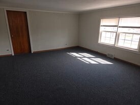 Building Photo - 944 Park Ave