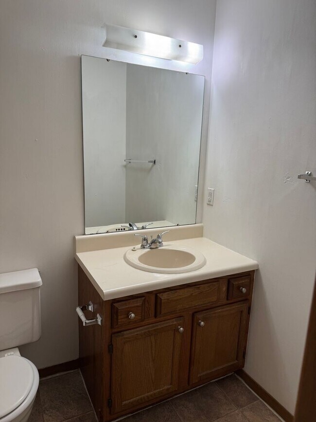 Building Photo - One bedroom Unit in Downtown Bowling Green