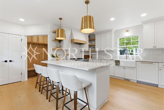 Building Photo - 592 9th St