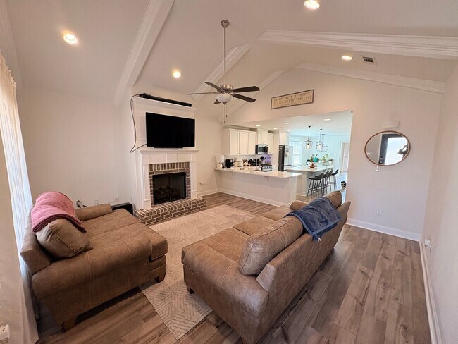 Building Photo - 103 Hunters Hill Wy