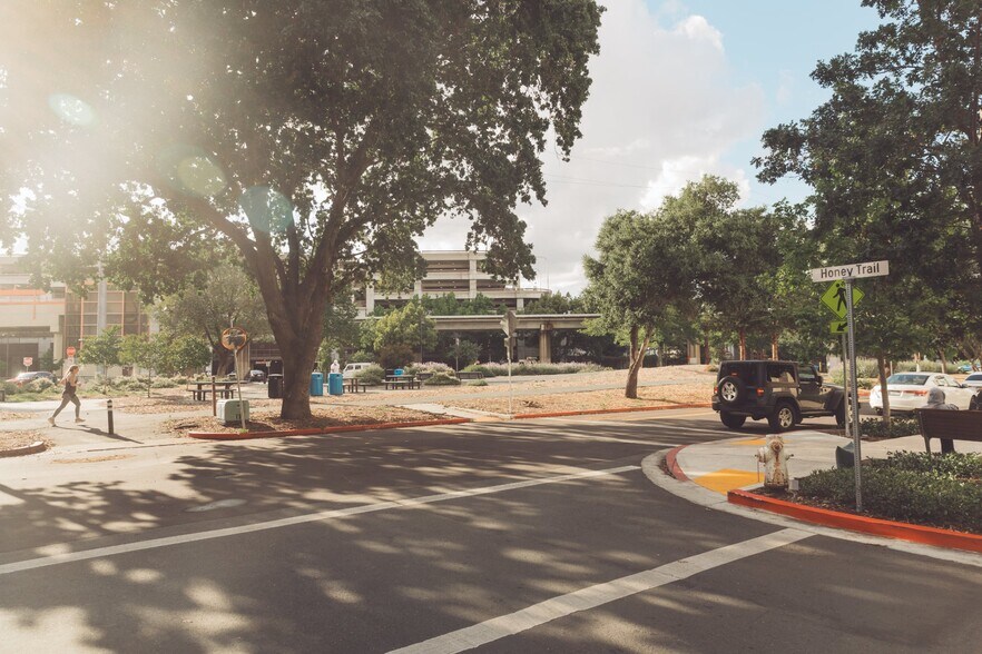 Building Photo - 1173 Honey Trl