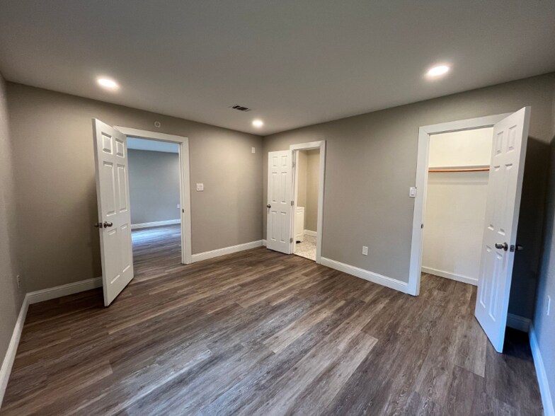 Building Photo - 3913 Chenault St