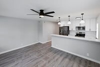 Building Photo - 2502 Sharondale Dr