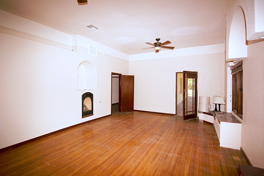 Building Photo - 609 6th St