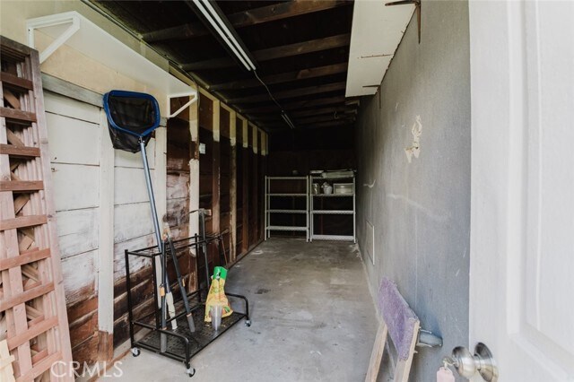 Building Photo - 831 E Walnut Ave