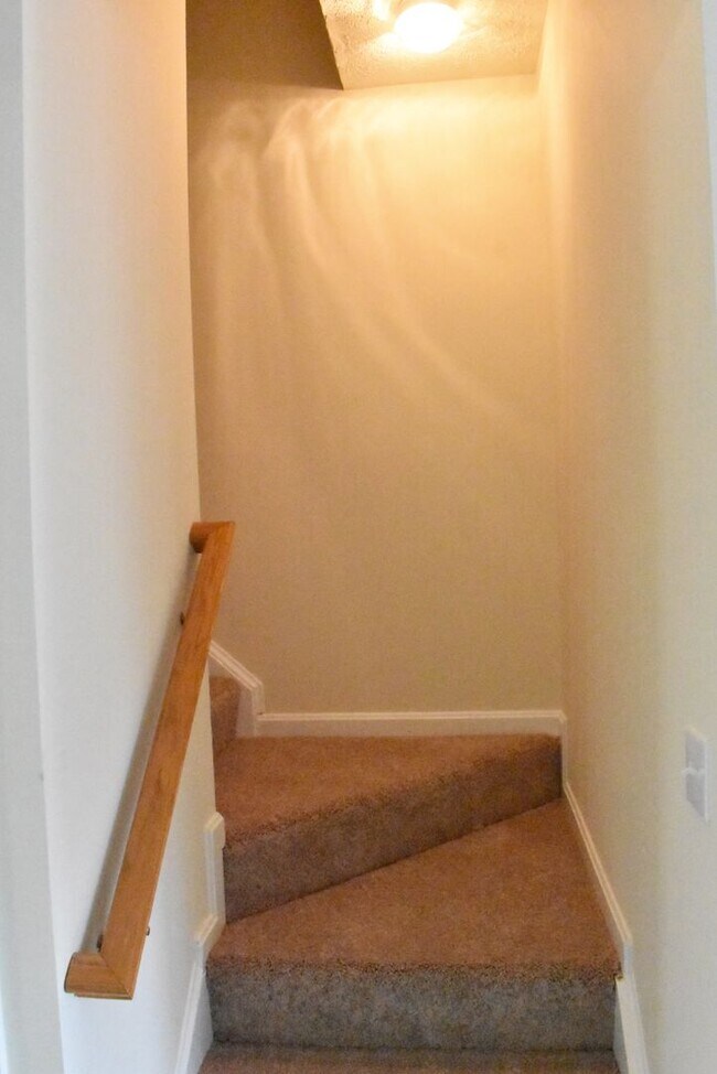 Building Photo - Coventry Creek Townhome