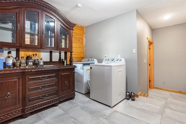 Building Photo - 1700 Co Rd 270