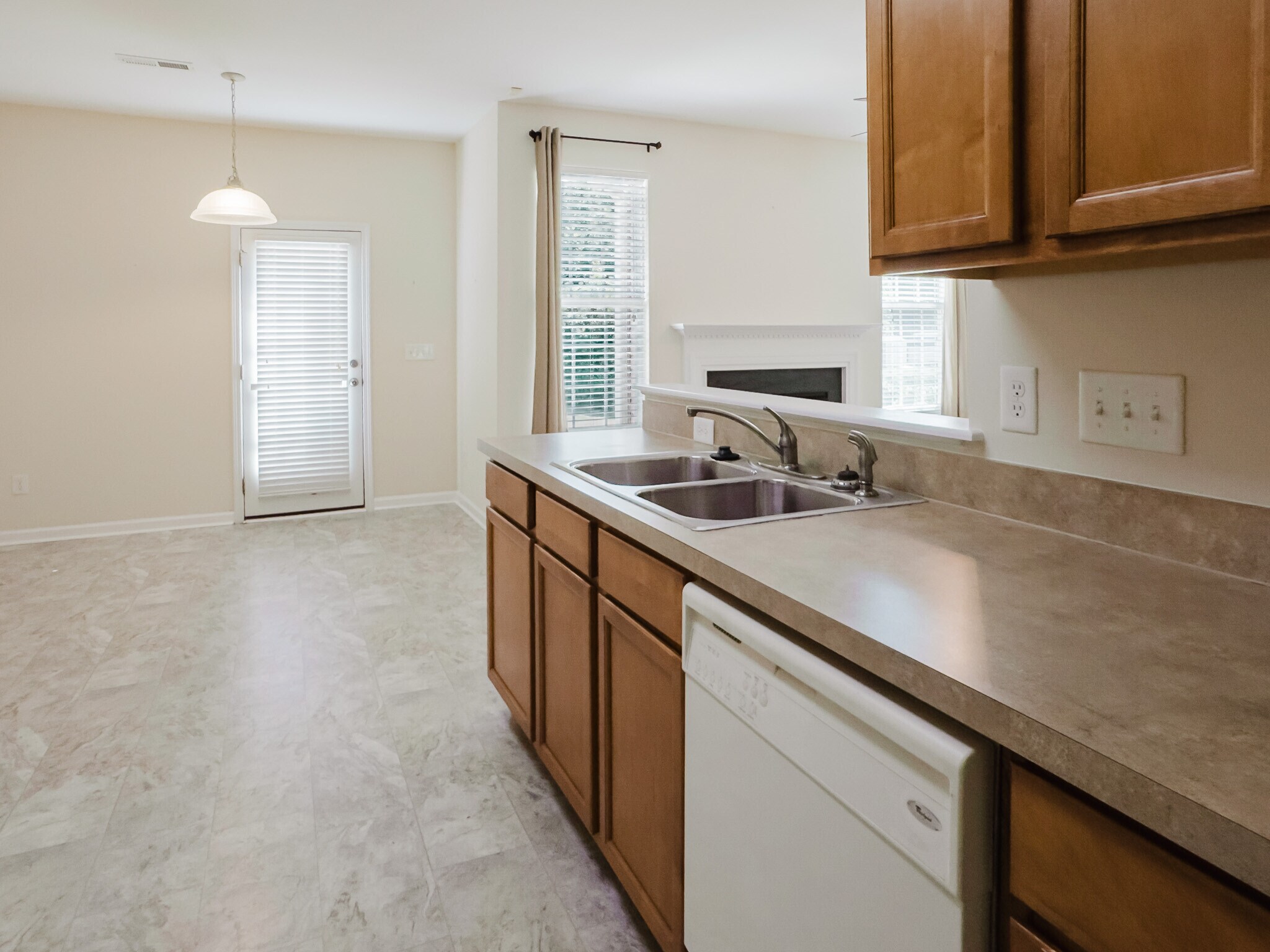 Building Photo - 3835 Raintree Dr