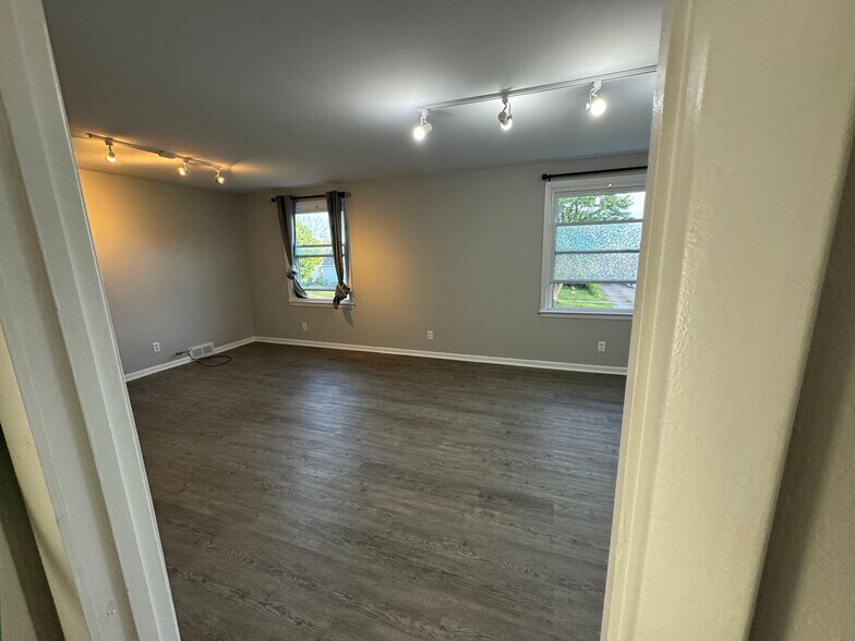 Building Photo - 72 Bannard Ave