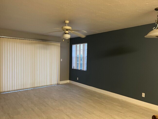 Building Photo - 1850 Charlesmont Dr