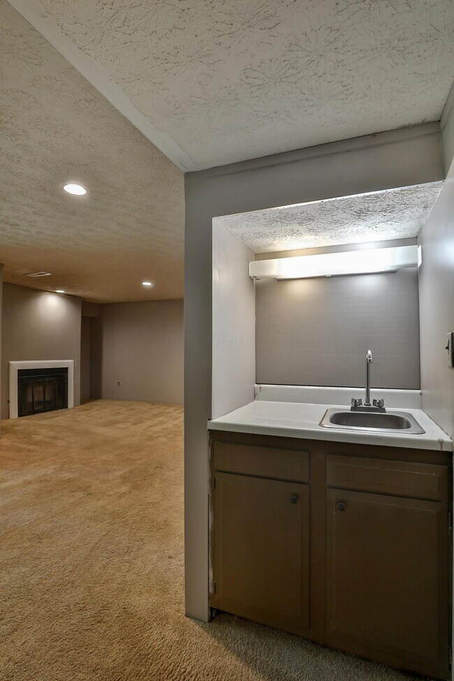 Building Photo - 4966 Wintersong Ln
