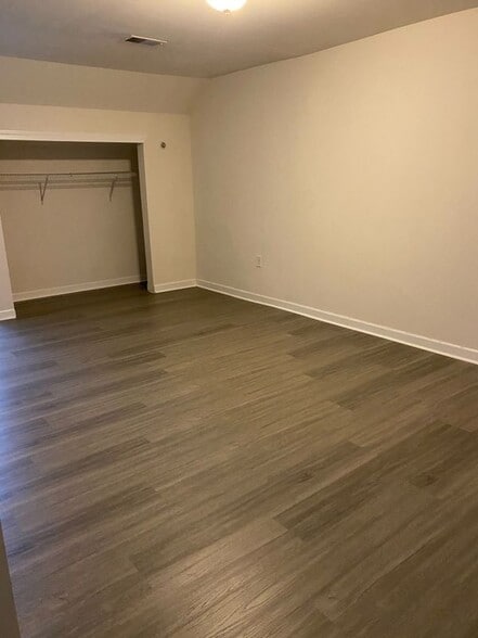 Building Photo - 735 Walnut St