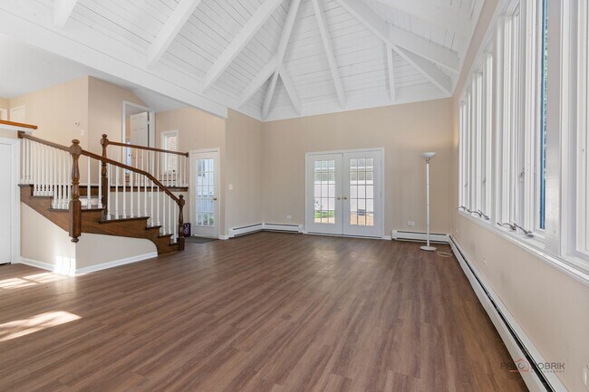 Building Photo - 544 Ravine Ave
