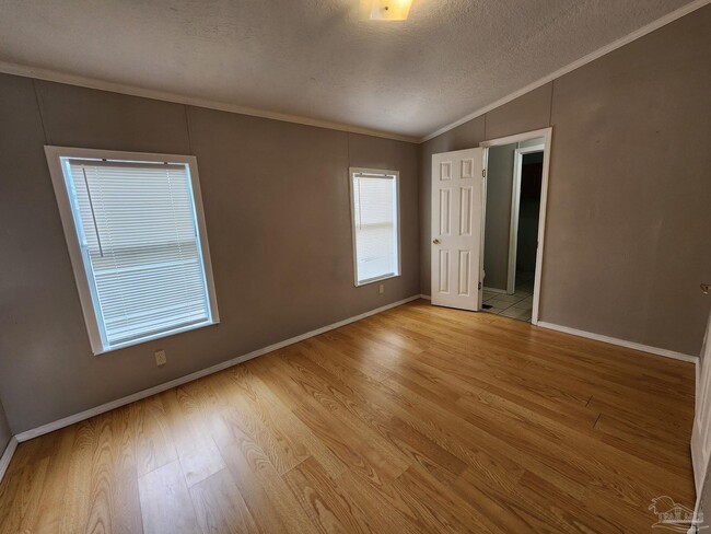 Building Photo - 5718 Brooks Ln