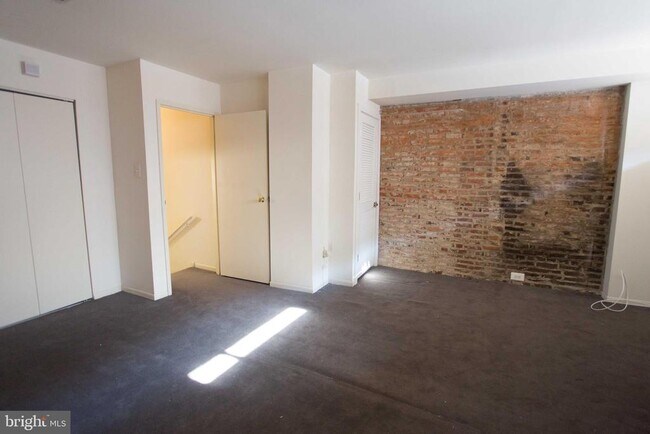 Building Photo - 2031 South St