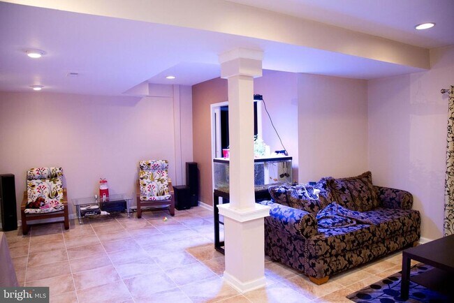 Building Photo - 211 Silverbell Ct