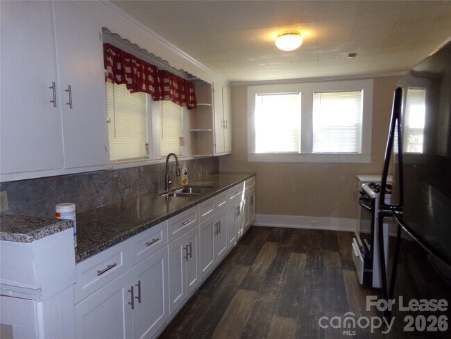 Building Photo - 729 Spruce St