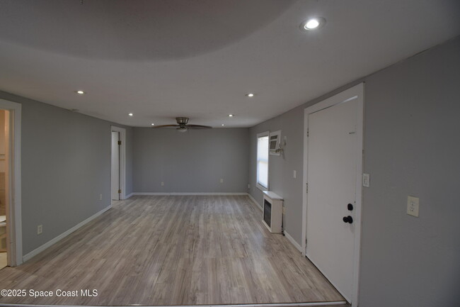 Building Photo - 329 Pine Ave