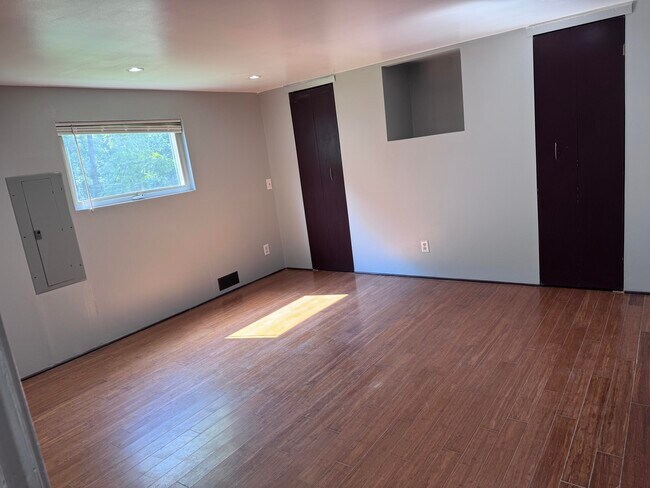 Building Photo - 4096 Simpson Ln