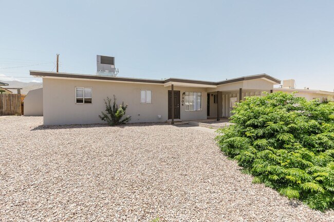 Building Photo - 1304 Hendrix Ave