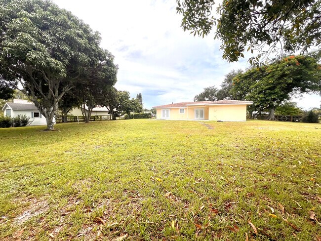 Building Photo - 9400 Listow Terrace