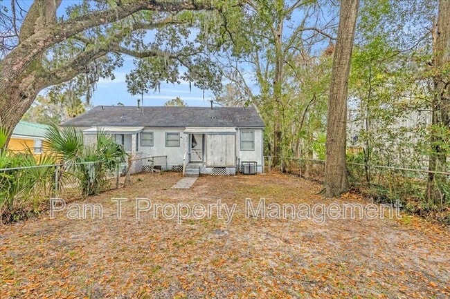 Building Photo - 215 W 73rd St