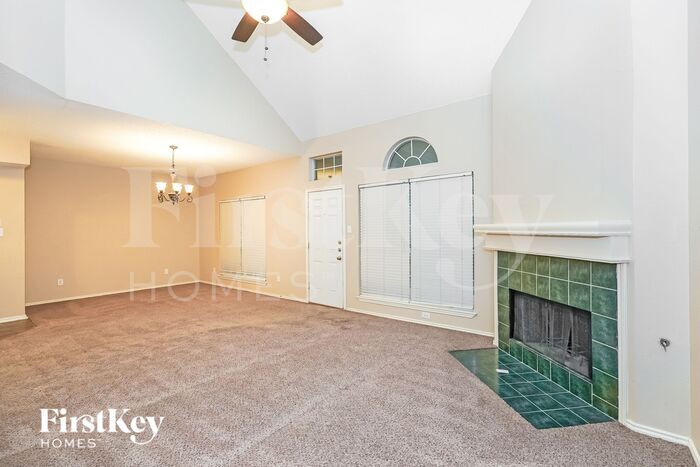 Building Photo - 2132 Montclair Ln