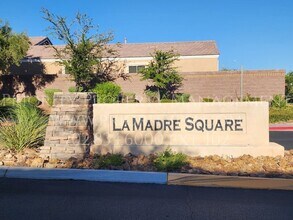 Building Photo - GORGEOUS! Single Story Townhome ~ 2 Bed ~ ...