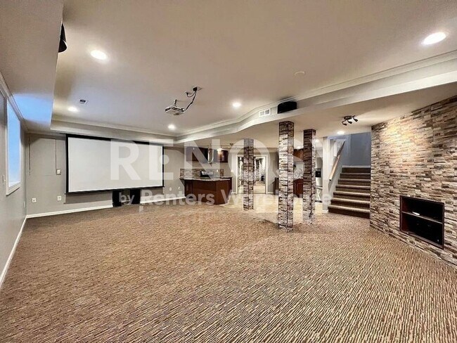 Building Photo - 5 Bedroom Home in Overland Park