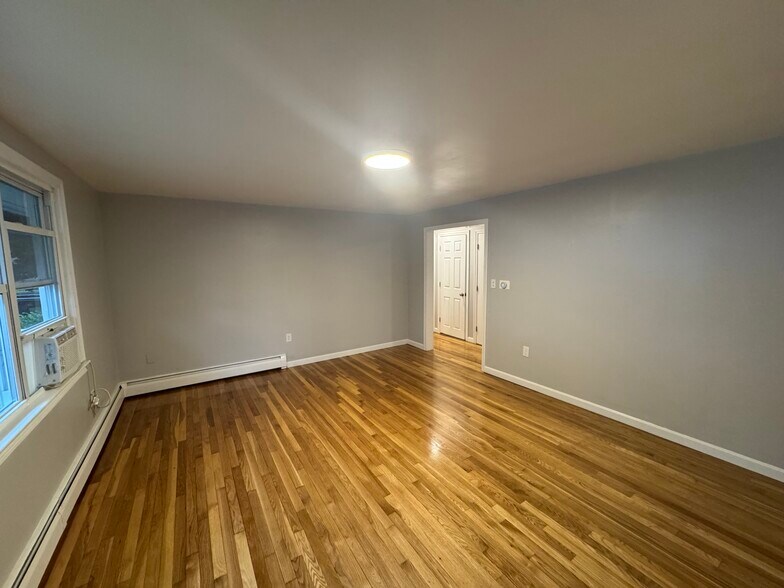 Bedroom 1 - 4 Lord St