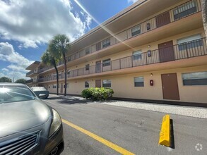 Building Photo - Charming Unit Apartment in Lauderhill