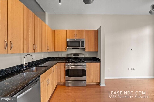 Building Photo - 811 4th St NW