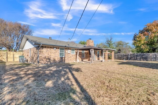 Building Photo - AVAILABLE NOW! (SECTION 8 ACCEPTED)