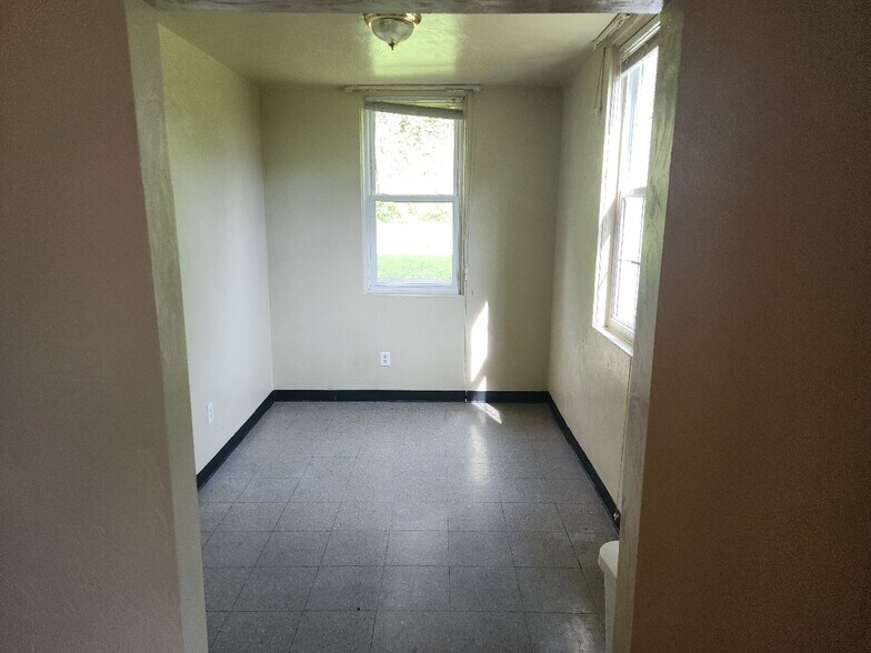 Dinning Roon - 4349 Andover Ter