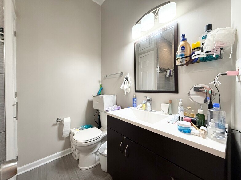 Building Photo - 1905 W Huron St