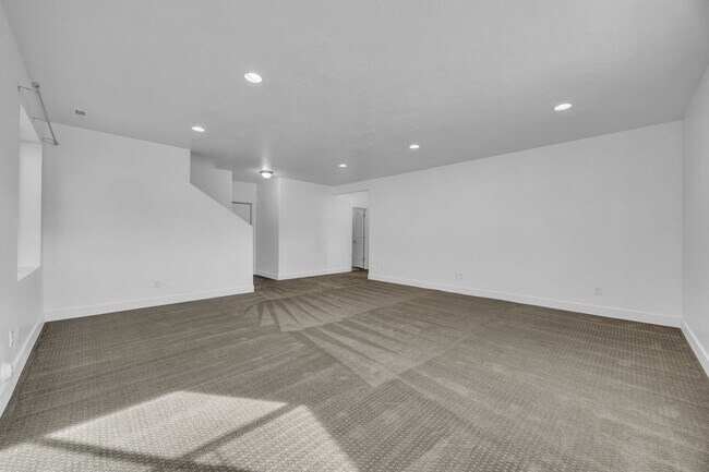 Building Photo - 3 Bedroom Townhome in Riverton!