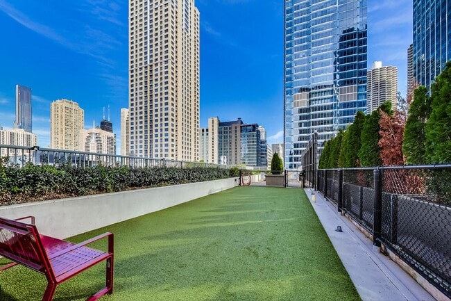 Building Photo - 345 N La Salle Dr