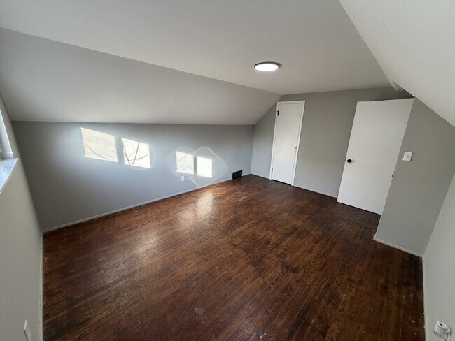 Building Photo - 4300 E 175th St