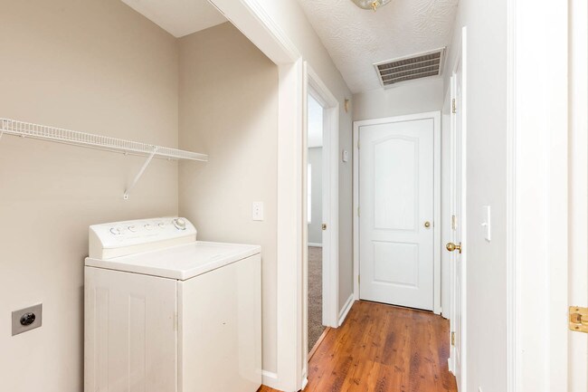 Building Photo - 300 Elkchester Cir