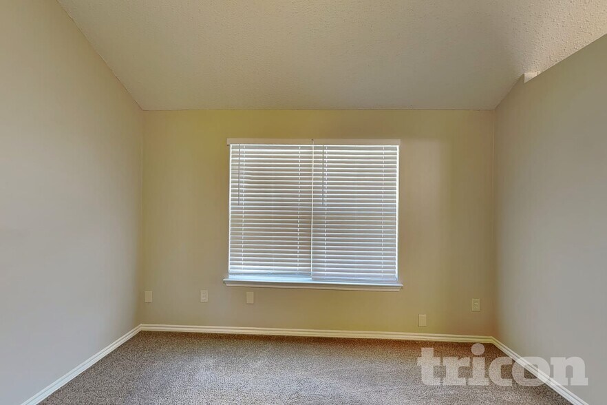 Building Photo - 2329 Belton Dr