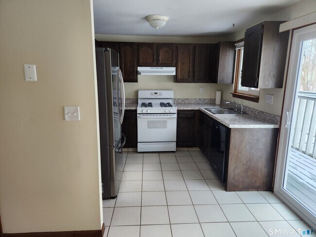 Building Photo - 83 Churchill Way