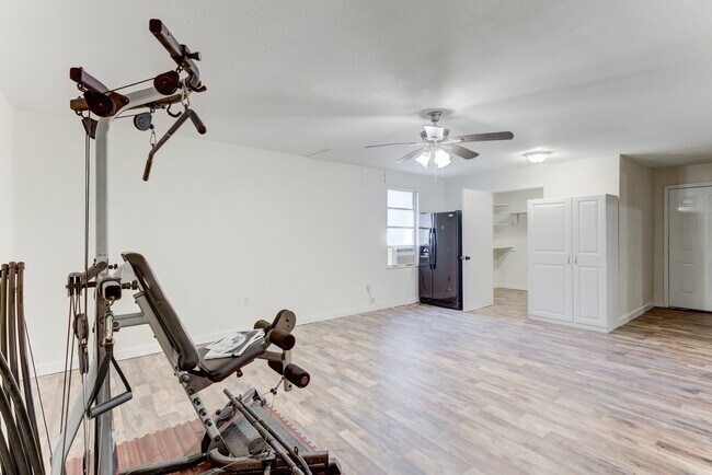 Building Photo - 305 Yaupon St