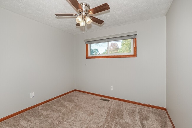 Building Photo - 8975 Cambridge Dr