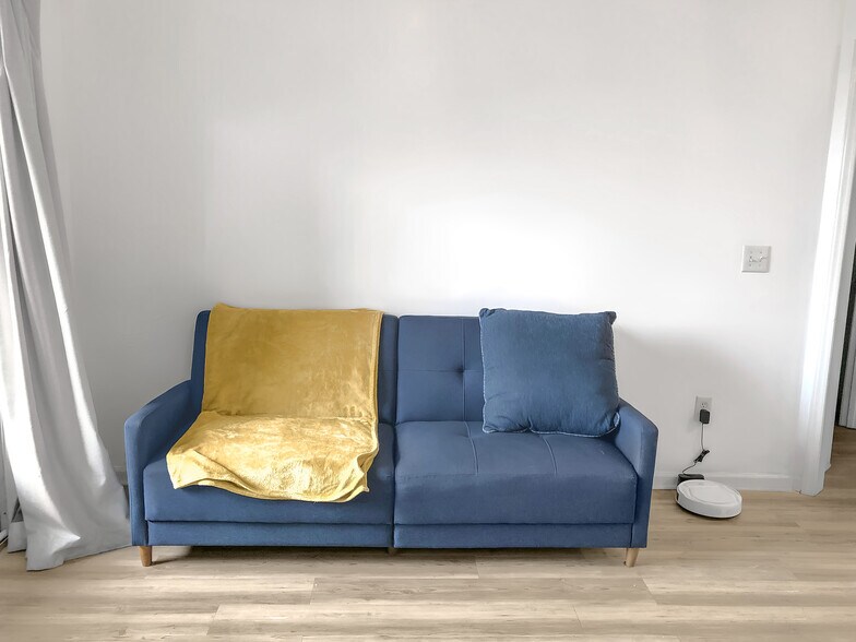 Living room. - 4220 Wilshire Blvd