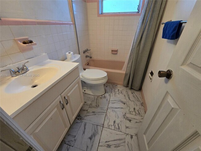 Building Photo - 4211 NW 39th Ave