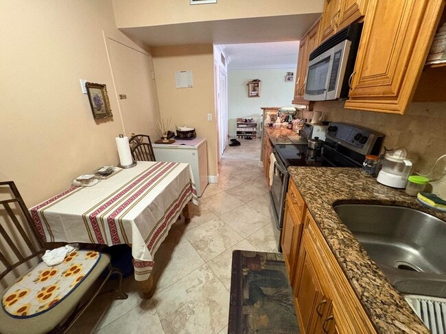 Building Photo - 3450 S Ocean Blvd