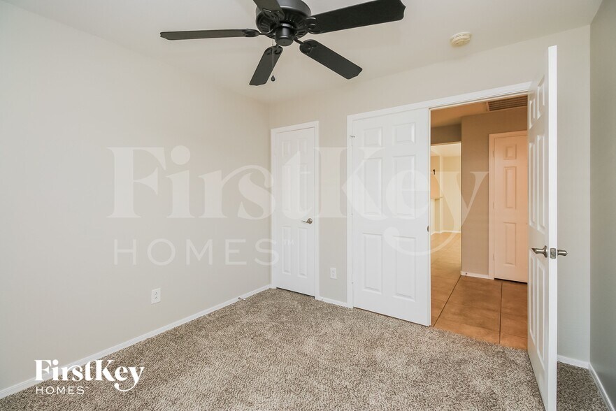 Building Photo - 18582 W Vogel Ave