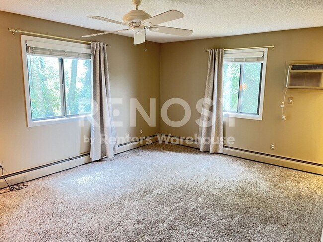 Building Photo - 1304 W Medicine Lake Dr