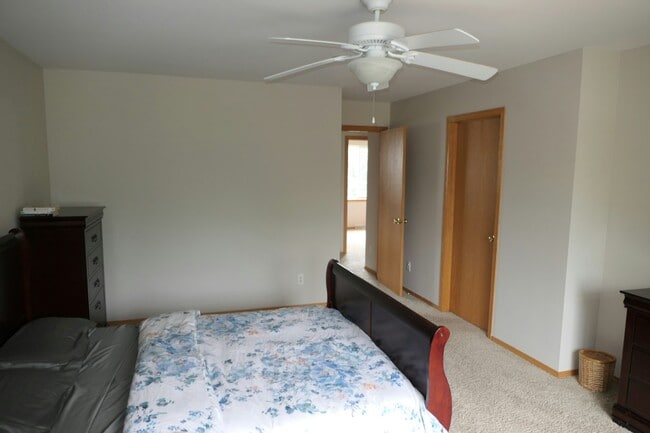 Building Photo - 888 Harper Dr