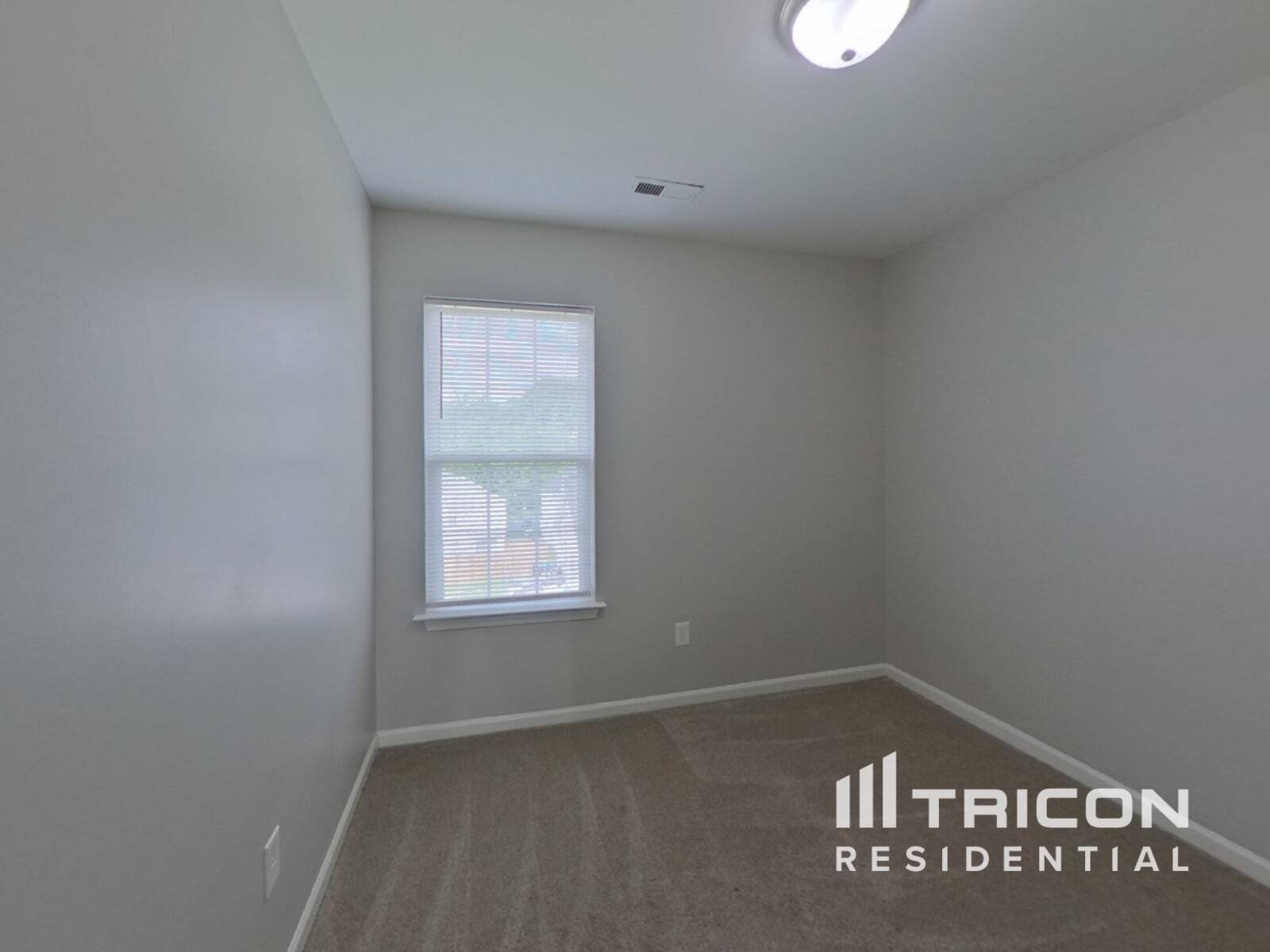 Building Photo - 1513 Crandon Dr
